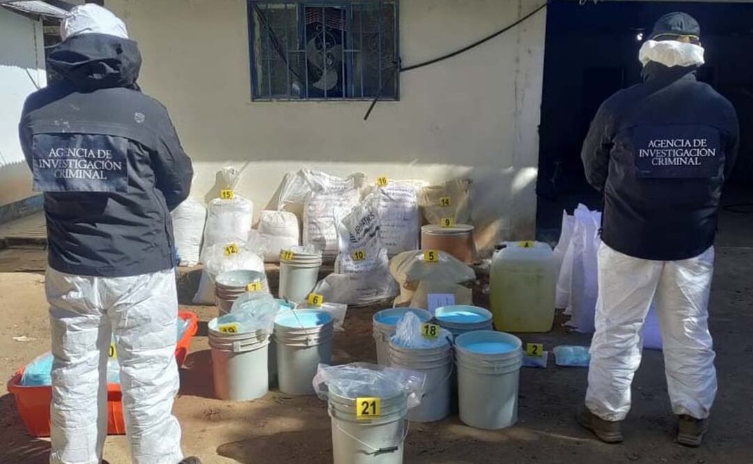 En el cateo aseguraron el inmueble y aproximadamente 480 kilogramos de dos sustancias distintas y diversos objetos. Foto: Especial