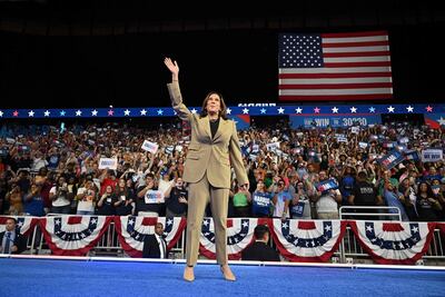 Delegados demócratas de 50 estados formalizan presencialmente candidatura presidencial de Kamala Harris