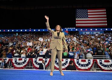 Delegados demócratas de 50 estados formalizan presencialmente candidatura presidencial de Kamala Harris