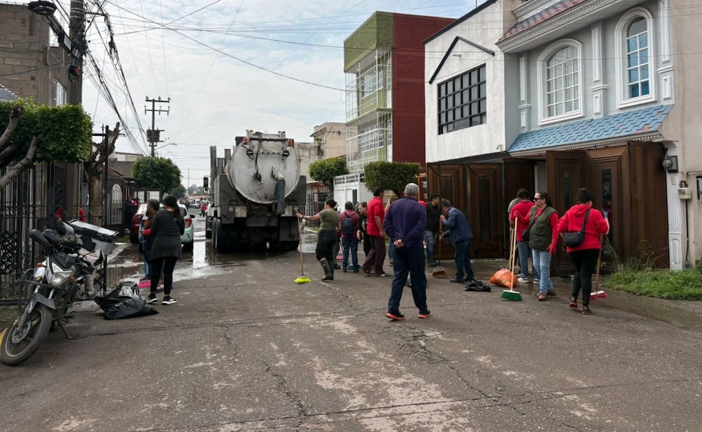 Lluvias intensas sorprendieron a vecinos en Villas de las Flores, Coacalco. Foto: especial