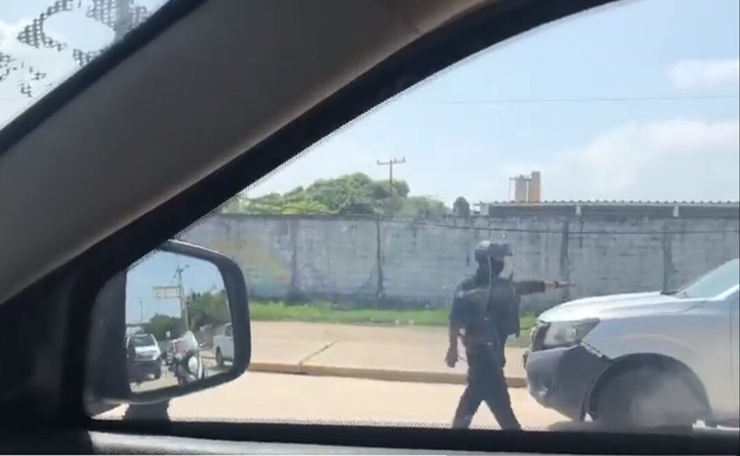 Policía de Veracruz detiene al aspirante Manuel Velasco. Foto: Twitter @SGarciaSoto