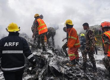 Nuevo accidente aéreo en Nepal deja 5 muertos; ocurre 2 semanas después del choque de un avión en Katmandú