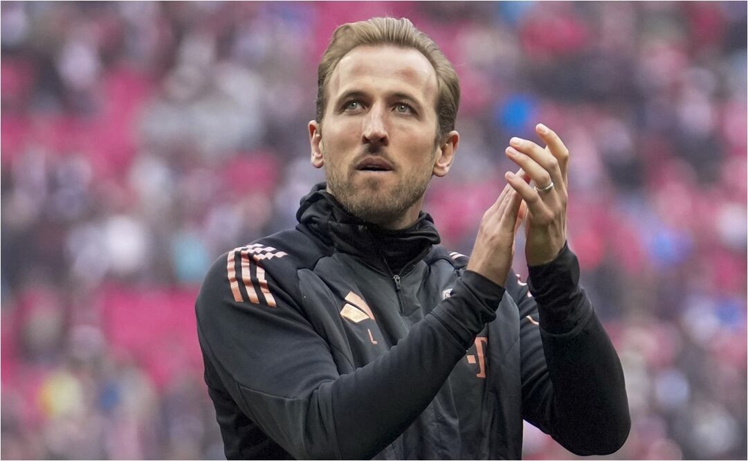FOTO: Harry Kane tras levantar su primer título de su carrera - AP