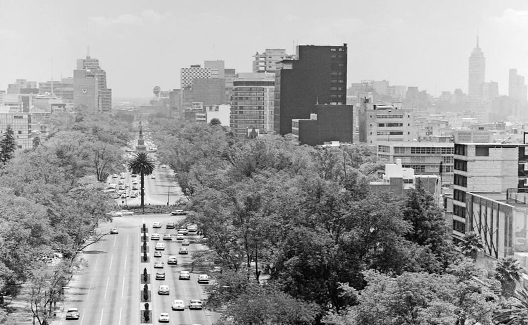 Una postal de 1963. Destacan el Hotel del Paseo y el Hotel Continental, además del cine Latino del lado derecho. Imagen: Bob Schalkwijk Photography.