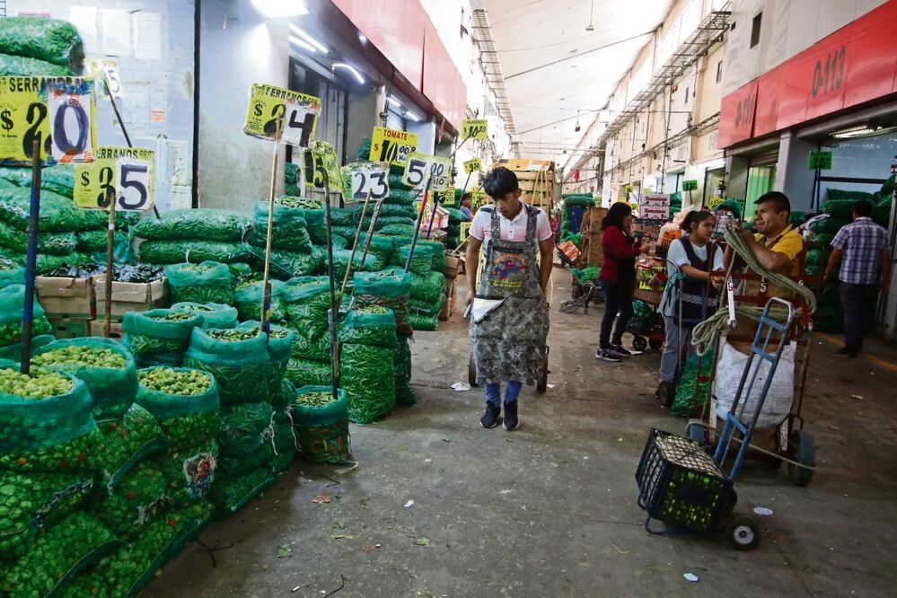 Aunque locatarios temen a las extorsiones en la Ceda, el informe Acciones Central de Abasto indica que de 2019 a 2023 se han reducido 73% los delitos de alto impacto. Foto: Carlos Mejía / El Universal