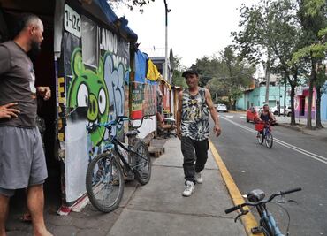 Aún hay 450 migrantes en vía pública de la CDMX; Clara Brugada asegura que serán reubicados este mes