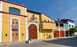 … Y “El Mencho” se armó carnaval con Grupo Firme y Julión Álvarez