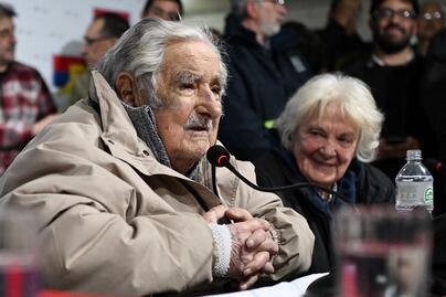 José Mujica y Lucía Topolansky: una historia de amor que inició en la guerrilla; ambos llegaron a liderar a Uruguay