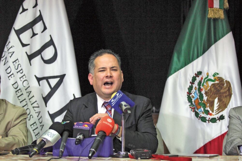 Santiago Nieto, titular de la FEPADE, informó que se vincularán a proceso a cuatro personas por actos de corrupción de áreas del gobierno y personal del PRI durante los comicios de 2015 y contra el ex gobernador César Duarte. (GALO CAÑAS. CUARTOSCURO)