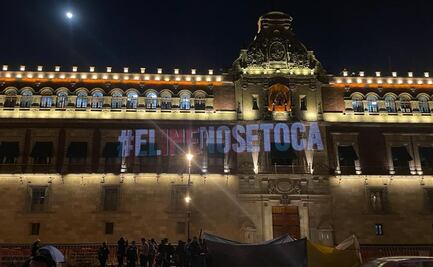 "El INE no se toca"; proyectan frase sobre Palacio Nacional tras revés a reforma constitucional