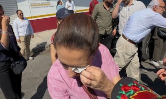 Sheinbaum sufre incidente menor al llegar a evento en Nayarit; “solo me picaron el ojo”, dice