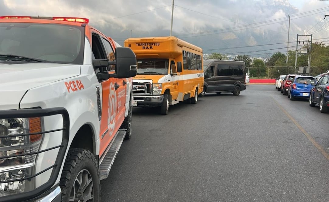 Niña de 10 años resulta lesionada al caer de transporte escolar en movimiento en Monterrey. Foto: Especial