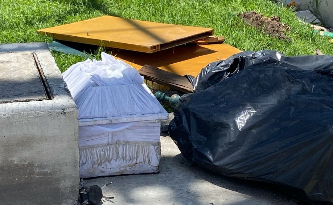 Hallan ataúd infantil cerca del Cablebús en Chapultepec; olor fétido alertó a un transeúnte. Foto: Juan Carlos Williams