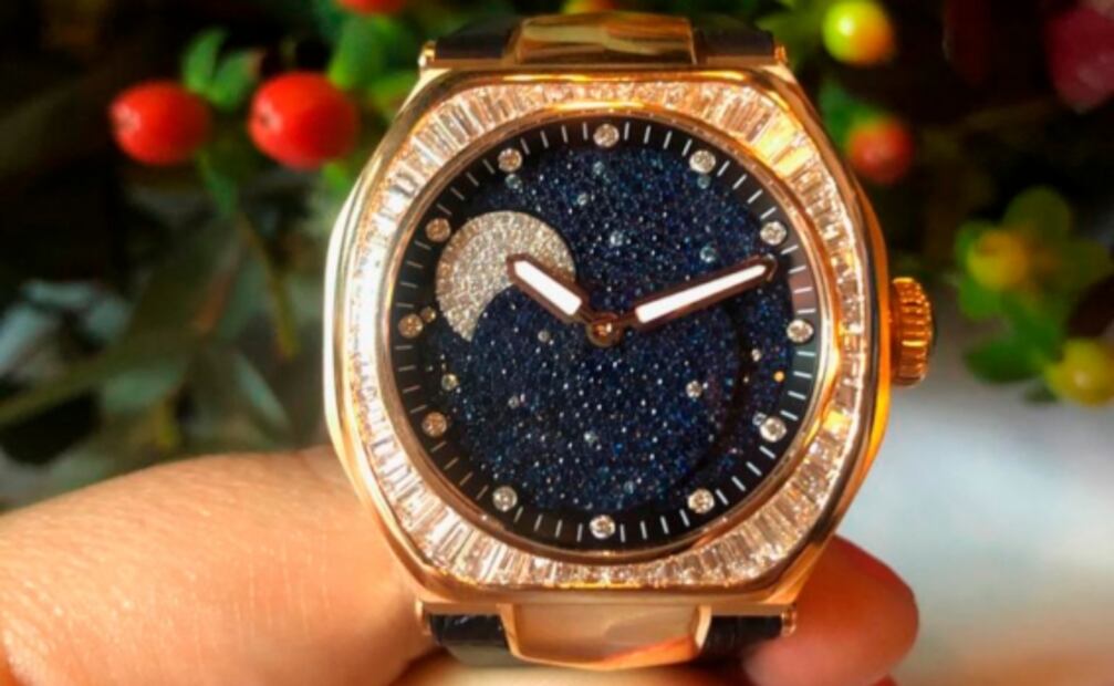 La nueva luna brillante