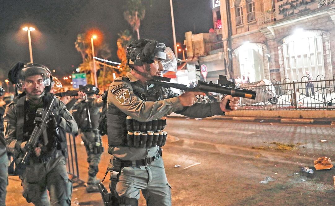 Agentes de Israel en una protesta en apoyo de las familias palestinas. Foto: Atef Safadi. EFE