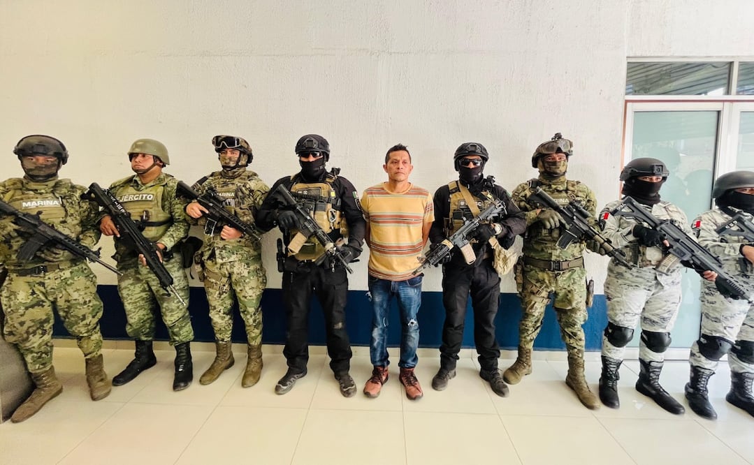 Detienen a sujeto que se dedicaba a comercializar autopartes de vehículos robados de alta y mediana gama. Foto: Especial