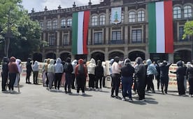 Normalistas queman colchones y causan daños en Palacio de Gobierno de Cuernavaca; exigen diálogo con autoridades