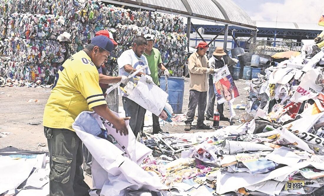En la estación San Juan de Aragón hay dos grupos de recolectores que separan y se encargan de vender los elementos reciclables. Foto: ESPECIAL