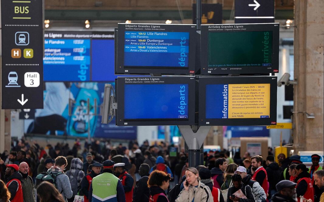 El tráfico ferroviario quedó totalmente interrumpido, el viernes 7 de marzo de 2025, en la estación del Norte de París, la más transitada de Francia, tras el hallazgo de una bomba de la Segunda Guerra Mundial. Foto: AFP