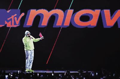 Bad Bunny triunfa en los Premios Miaw