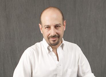 Pedro Kóminik celebra 50 años con un show de cabaret