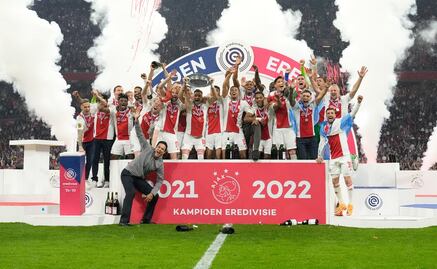 Edson Álvarez anota y es campeón con el Ajax