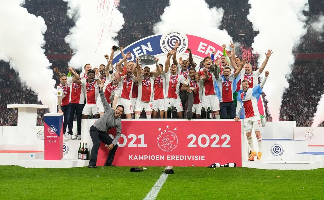 Ajax celebrando el título de la Eredivisie - FOTO: Twitter @AFCAjax