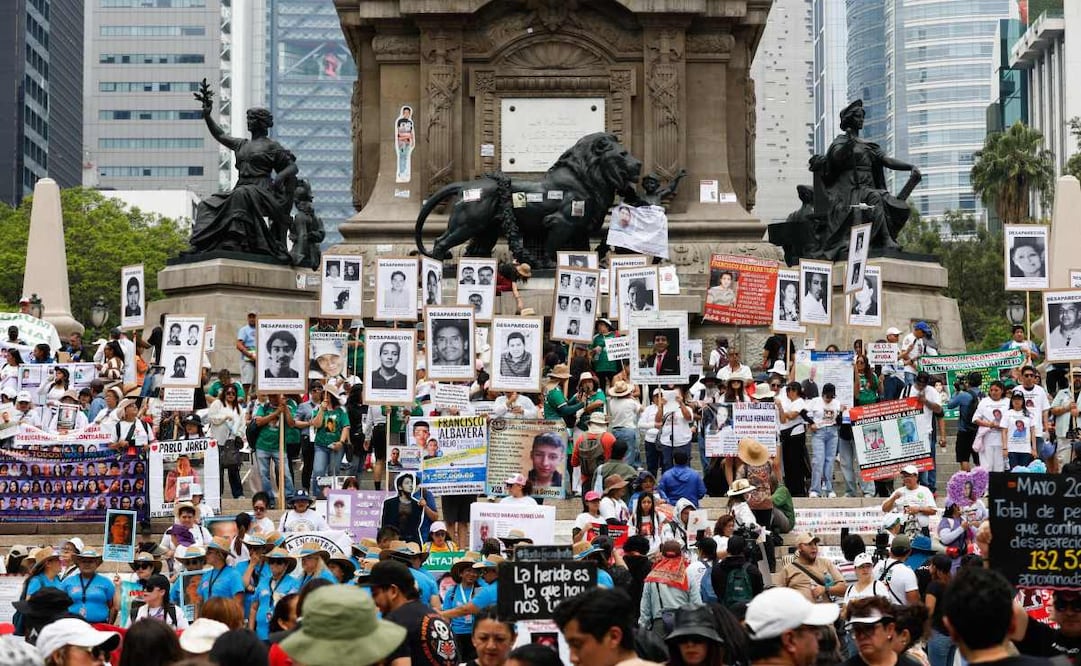 Madres buscadoras realizaron una marcha del Monumento a la Madre con rumbo al Ángel de la independencia este 10 de mayo de 2026. Foto: Diego Simón Sánchez/ EL UNIVERSAL