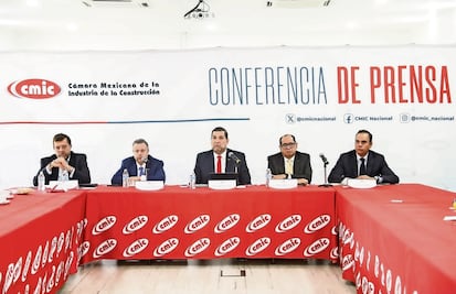 Reclaman constructoras por adeudos pendientes