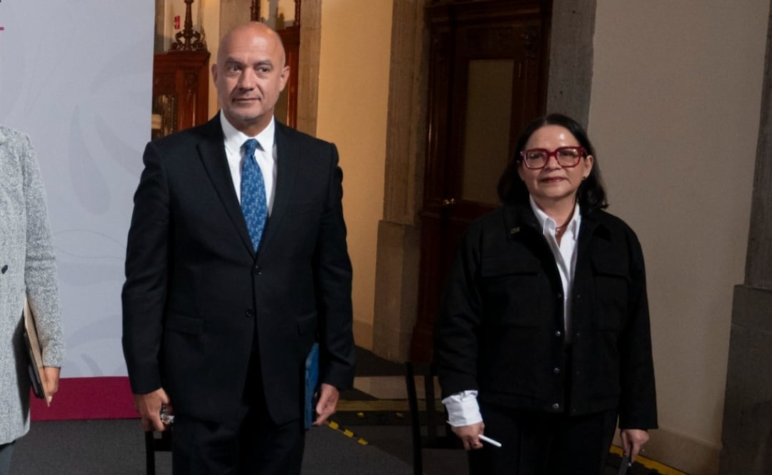 Jesús Esteva Medina y Emilia Calleja en la conferencia de la presidenta Claudia Sheinbaum Pardo. Foto: Presidencia