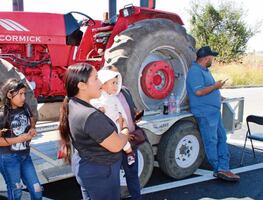 Sufren bloqueo de carreteras en Guanajuato; pasan noche fría, entre estrés y solidaridad