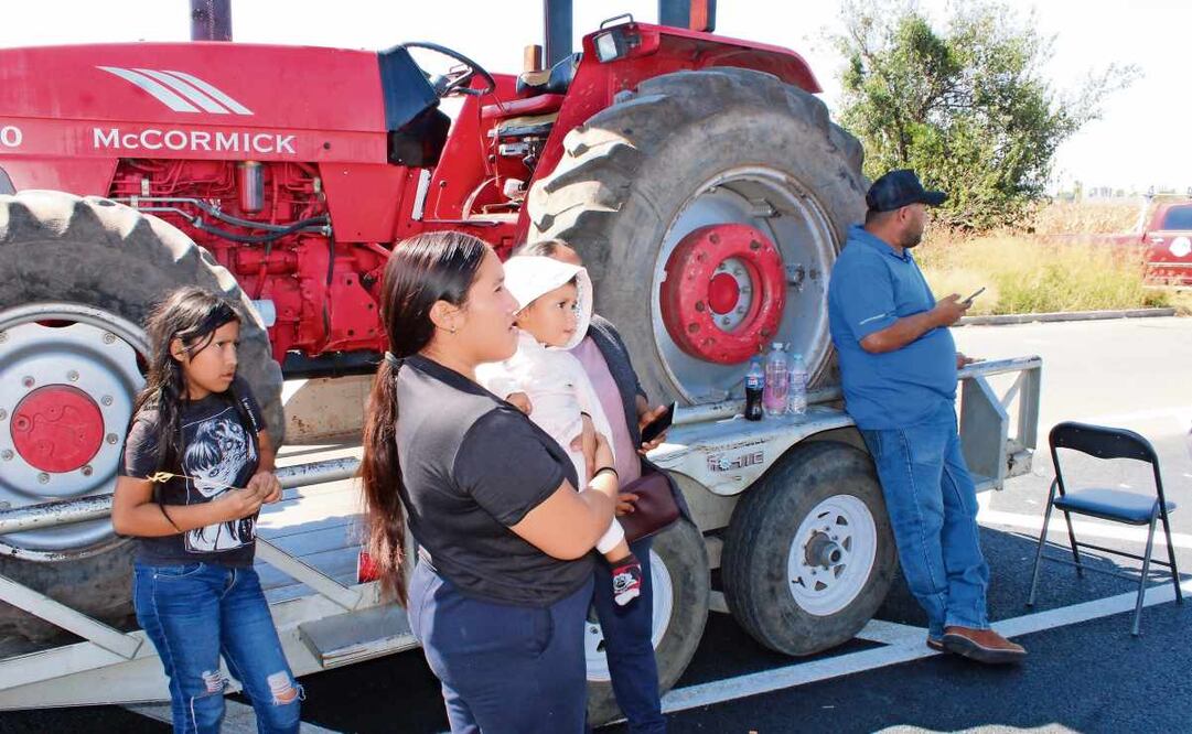 Cientos de turistas, traileros y peregrinos se quedaron atorados en las carreteras de Guanajuato. Foto: Xóchitl Álvarez / EL UNIVERSAL