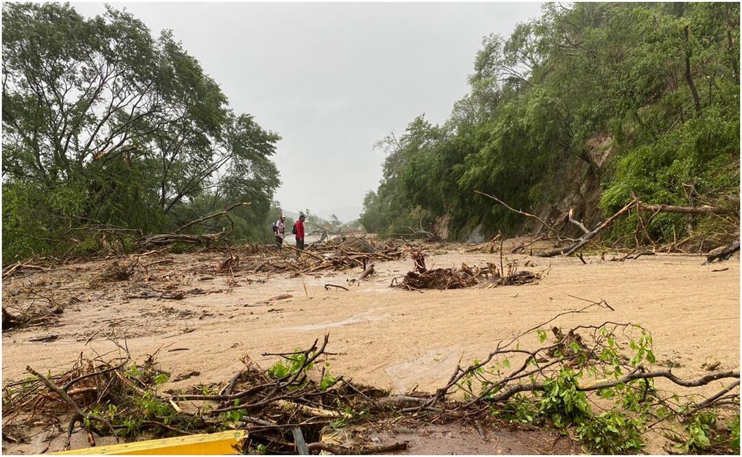 La Secretaría de Infraestructura, Comunicaciones y Transportes compartió en redes sociales que hay un desbordamiento del río Papagayo en el kilometro 70+000 en el tramo Chilpancingo-Acapulco. Foto: Especial