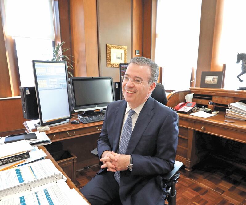 Alejandro Díaz de León, gobernador del Banxico, destacó que la tasa de referencia acumula cinco ajustes a la baja de 25 puntos base, cada uno. ARCHIVO EL UNIVERSAL