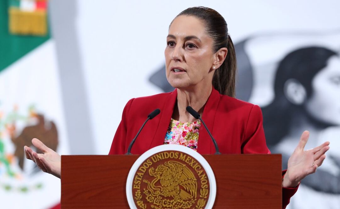 La presidenta Claudia Sheinbaum durante su conferencia matutina desde Palacio Nacional este lunes 27 de octubre de 2025. Foto: EFE