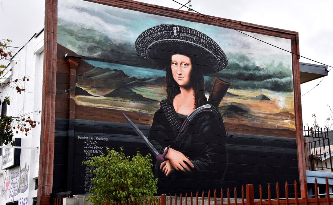 "La Gioconda" con elementos zapatistas es un mural de Levi Ponce titulado "Art Revolution". Foto: EFE/Iván Mejía