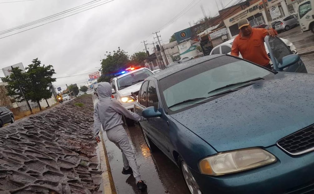 Tormenta invernal y frente frío provocan lluvias en Culiacán; protección civil emiten recomendaciones.
Foto: Especial.