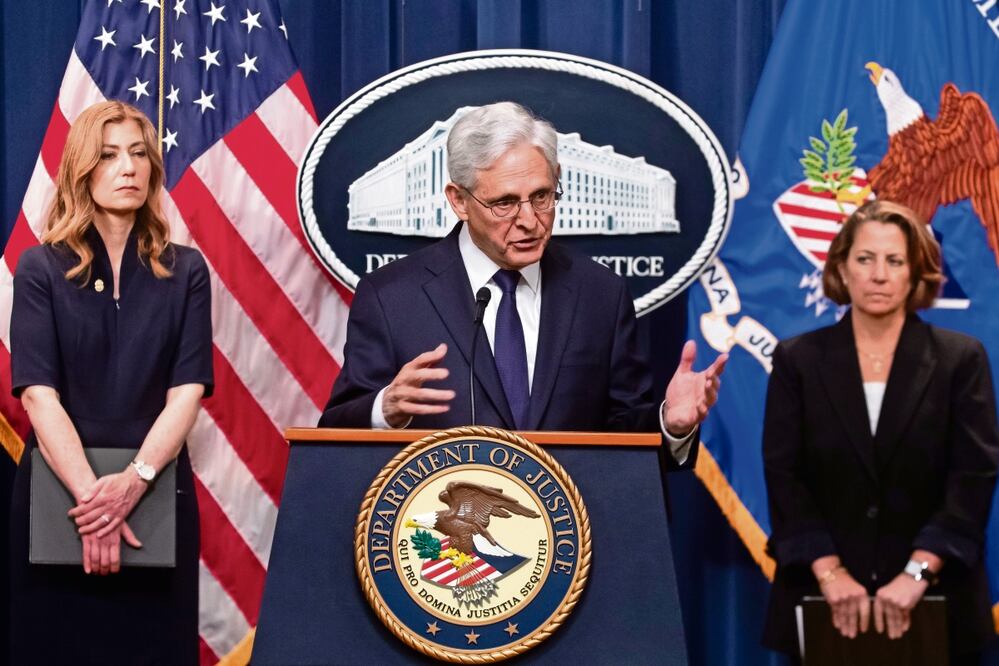 La administradora de la DEA, Anne Milgram; el fiscal general de EU, Merrick Garland, y la fiscal general adjunta, Lisa Monaco, ayer, Foto: EFE