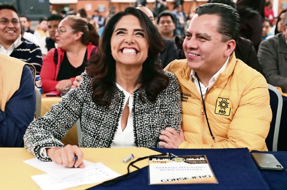 Alejandra Barrales ridió protesta el sábado pasado para encabezar la alianza del PRD, PAN y Movimiento Ciudadano en la Ciudad de México. (ARCHIVO EL UNIVERSAL)
