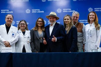 “Estoy aquí entero”: El presidente de Brasil, Luiz Inácio Lula da Silva, se muestra animado, tras ser dado de alta