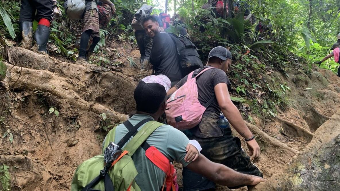Crece número de migrantes chinos que atraviesan la selva del Darién para llegar a EU