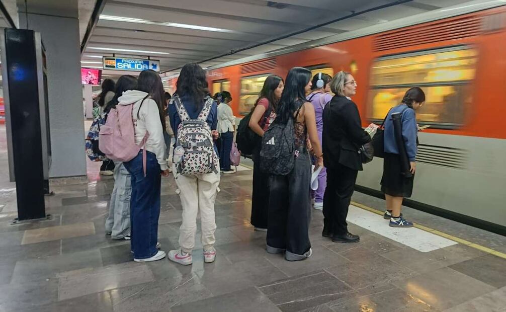 De cuatro a cinco minutos está siendo la espera de los trenes del Metro en la Terminal Cuatro Caminos de la Línea 2 o azul.
Foto: Gisela González Granados