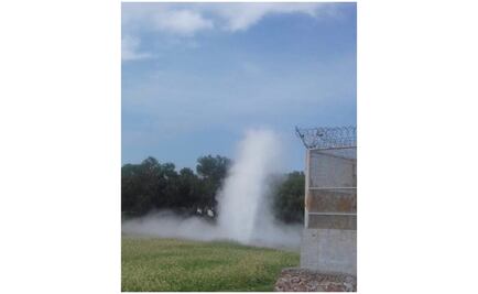 Toma clandestina provoca fuente de gasolina en Axapusco, Edomex