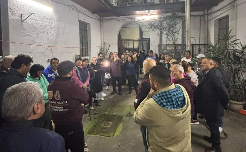 La Secretaría de Vivienda explicó que las 17 familias que ocupaban el edificio de Cuba 11 acreditaron su arraigo vecinal. | Foto: X: @IntiMunoz.