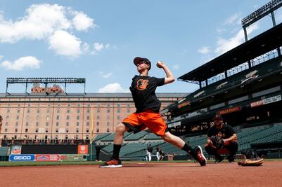Luke Terry, el beisbolista sin un brazo que causa sensación