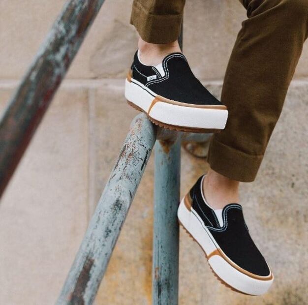 Guía infalible para lavar tus tenis negros y que no queden opacos