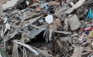 Venezolanos buscan desaparecidos a través de redes sociales tras sismos; Delcy confirma 164 muertos y 971 heridos