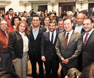 Familiares y conocidos se reparten puestos en el Gobierno de la Ciudad de México