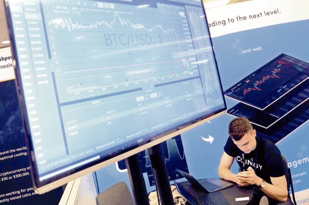 La moneda digital bitcoin perdió más de 80 % de su valor en 2018, cuando pasó de los casi 20 mil dólares por u n i d ad a finales de 2017, a una cotización actual de alrededor de 3 mil 600 dólares. (MIKE SEGAR. REUTERS)
