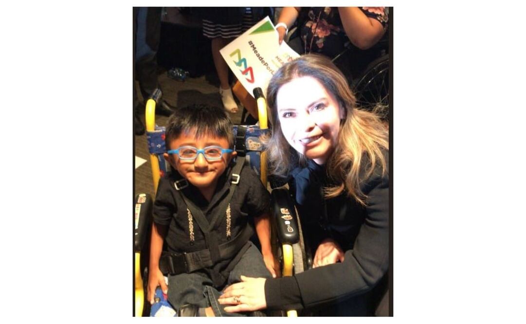 Laura Barrera en el evento que estuvo Meade. Foto: Tomada de Twitter